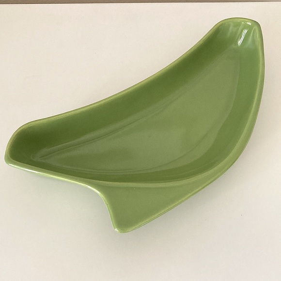Serving Dish Boomerang with Handle Avocado like Green - Picture 3 of 10